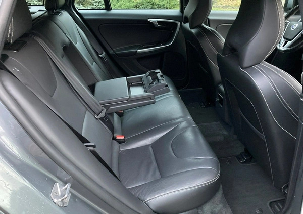 Volvo V60 cena 51900 przebieg: 250000, rok produkcji 2017 z Krapkowice małe 596
